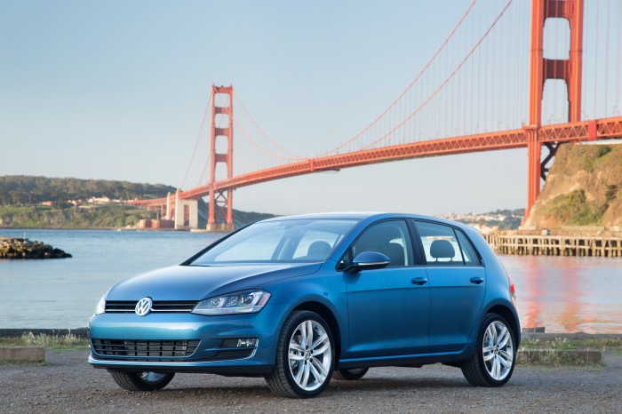 2015-Volkswagen-Golf-TSI-700x466